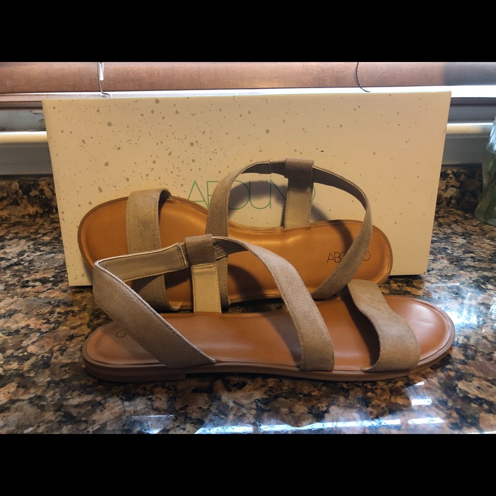 Size 8 Abound grey/taupe sandals